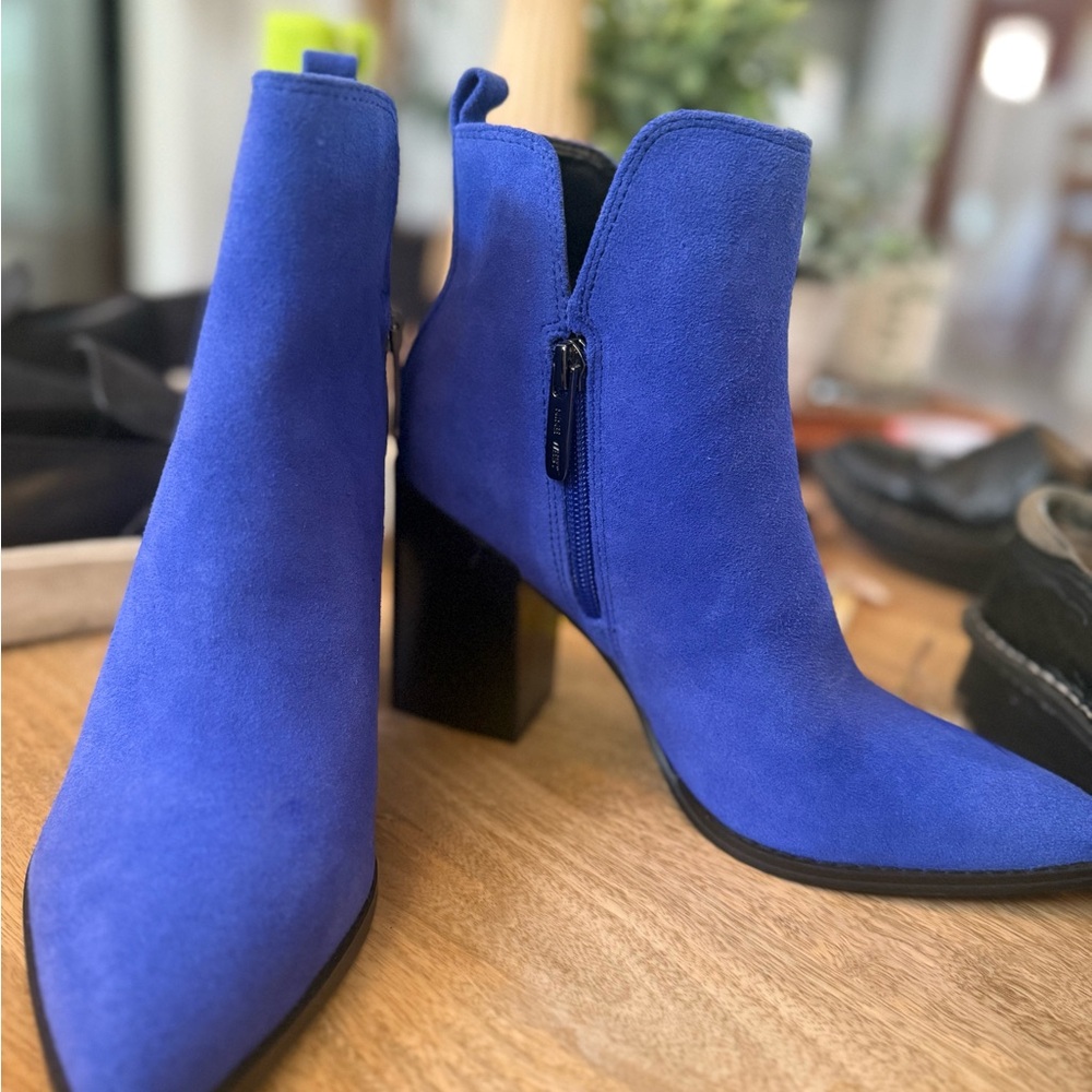 New Nine West 7 Blue Suede Ankle Boots